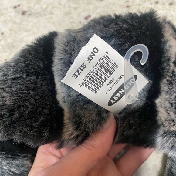 New women’s grey and‎ black Old Navy scarf - Picture 3 of 4